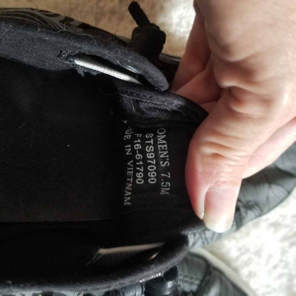 Shoes - Picture 4 of 4
